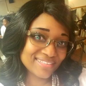 Meet your Posher, Monica